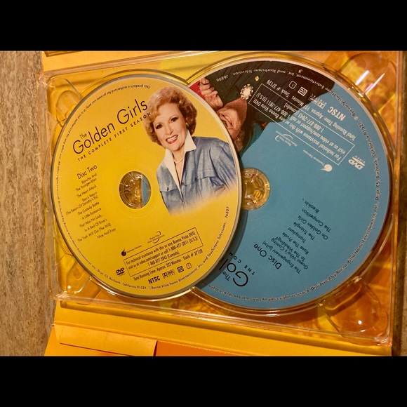 The Complete First Season of the Golden Girls - Picture 4 of 5